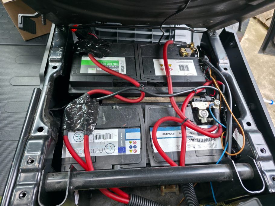 Voher - 2x 95Ah AGM-Batterien